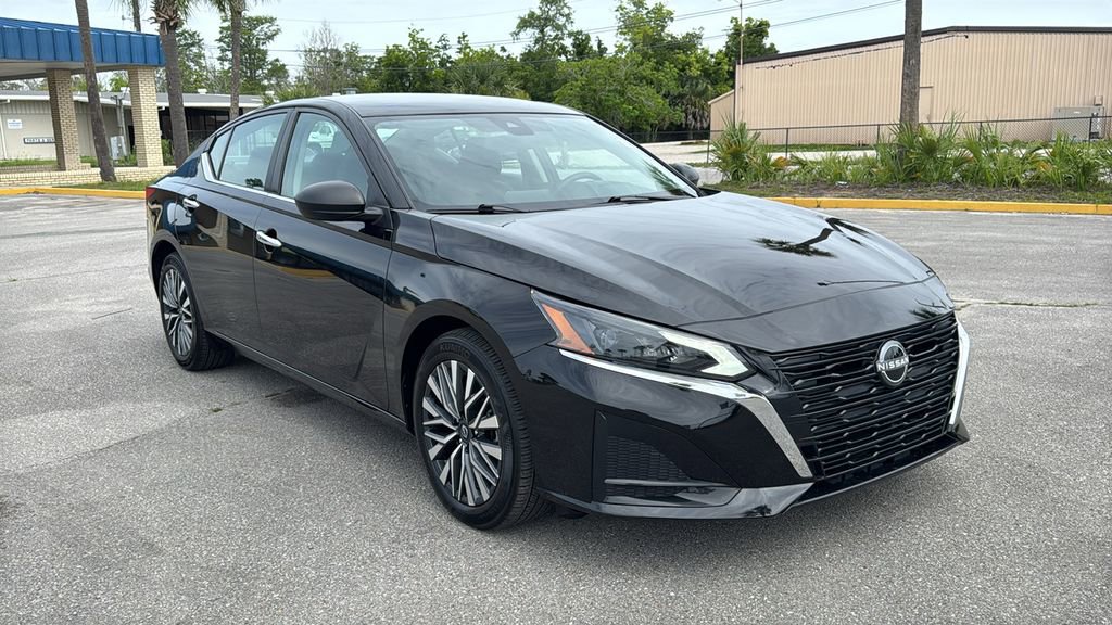 Used 2025 Nissan Altima 2.5 SV FWD image 7