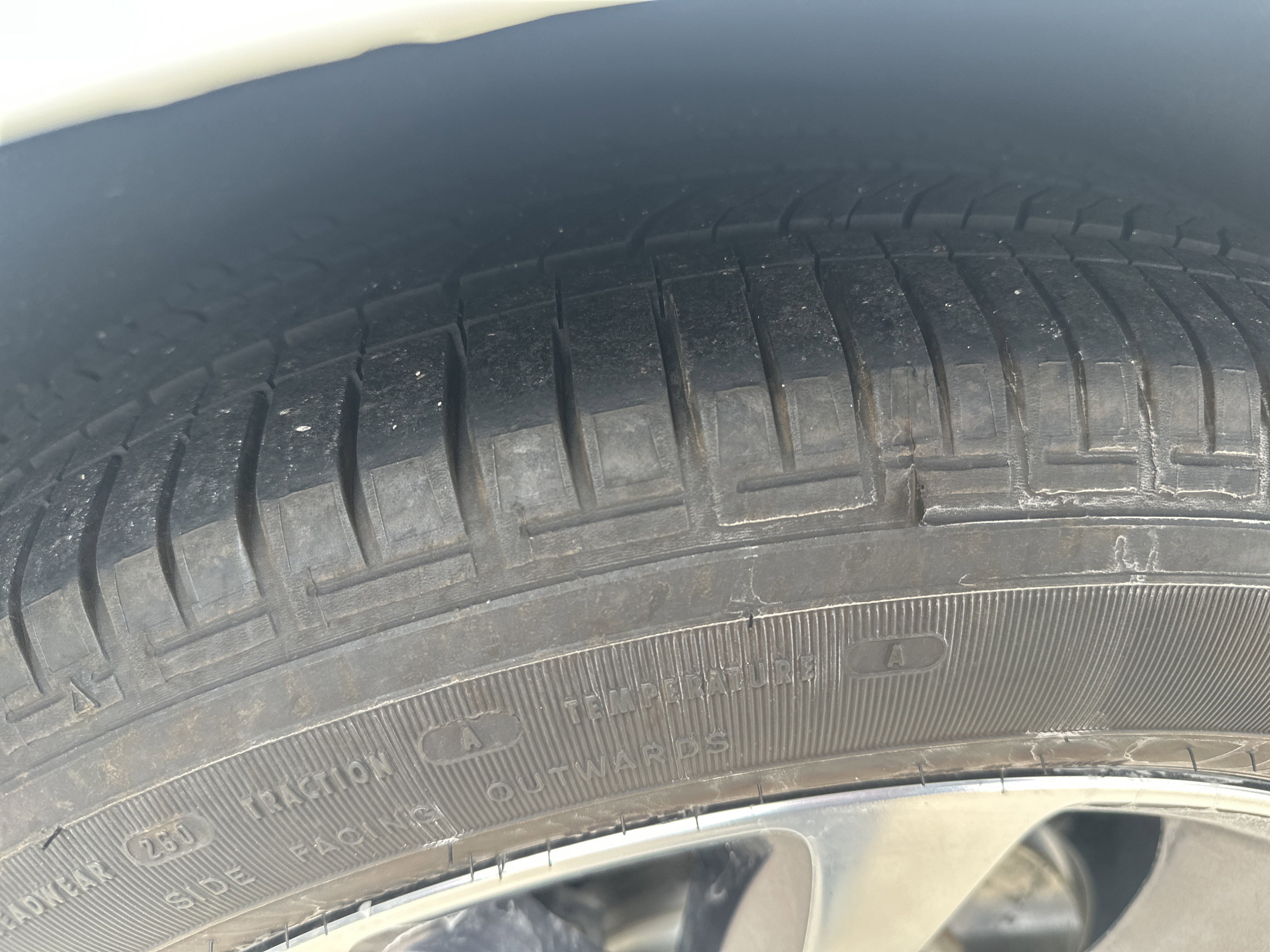 Used 2017 Chrysler Pacifica Limited FWD image 19