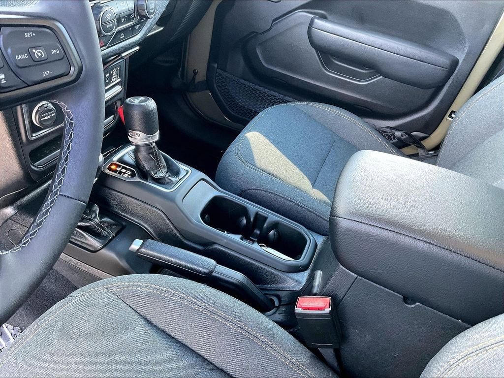 Used 2025 Jeep Wrangler Sport AWD/4WD image 19