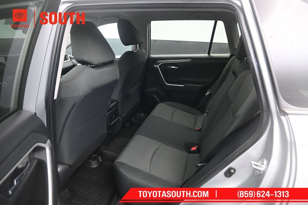 Used 2021 Toyota RAV4 XLE AWD/4WD image 30