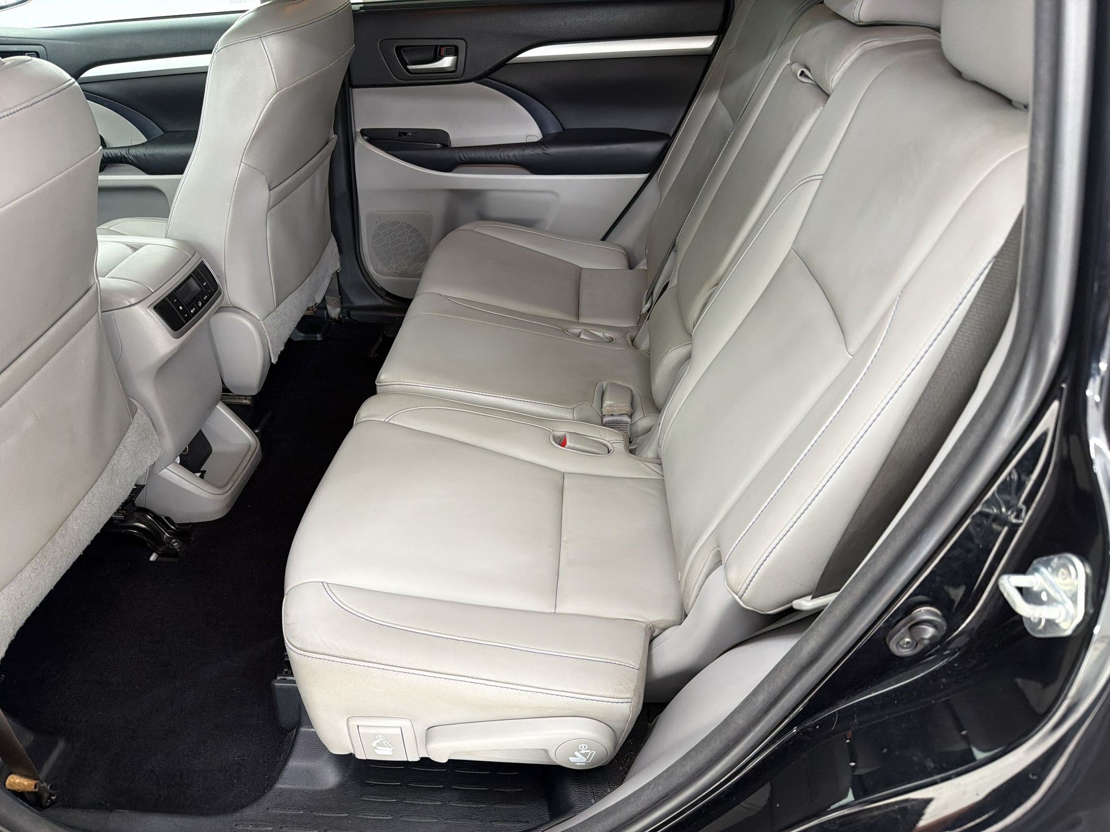 Used 2016 Toyota Highlander XLE AWD/4WD image 20