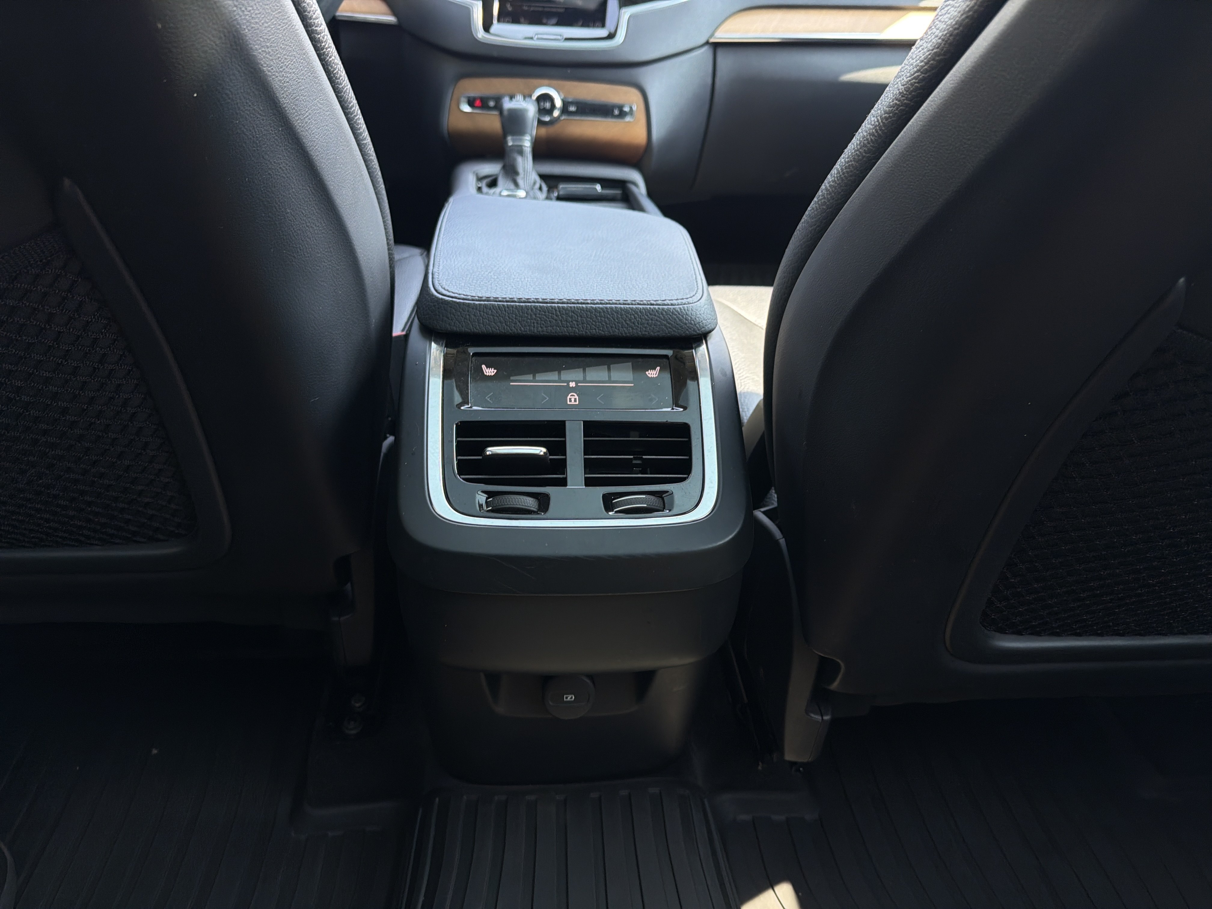 Used 2021 Volvo XC90 T6 Momentum w/ Advanced Package AWD/4WD image 29
