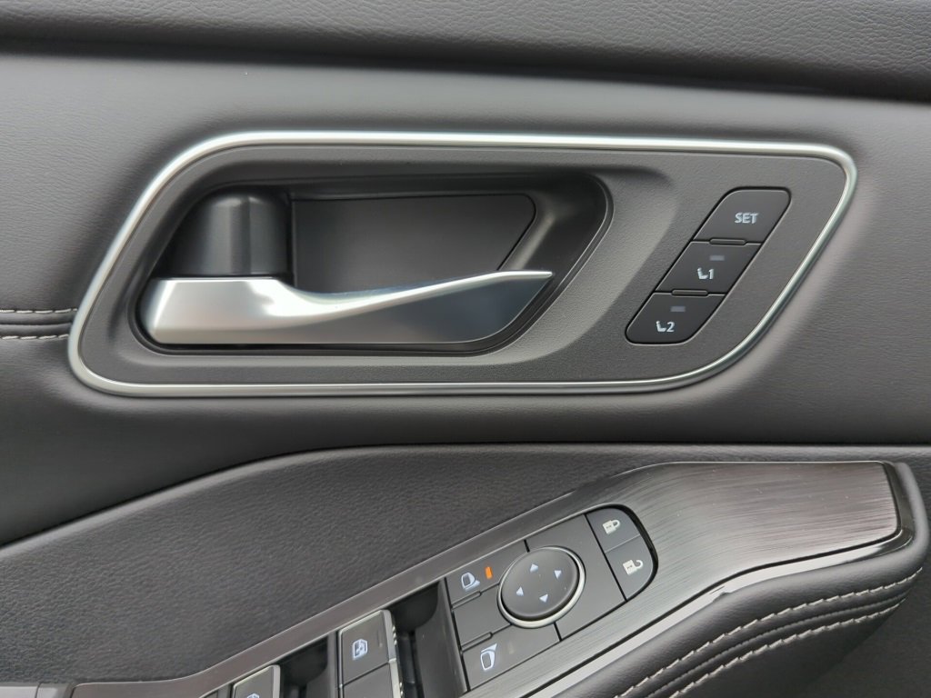 New 2026 Nissan Rogue Platinum image 11