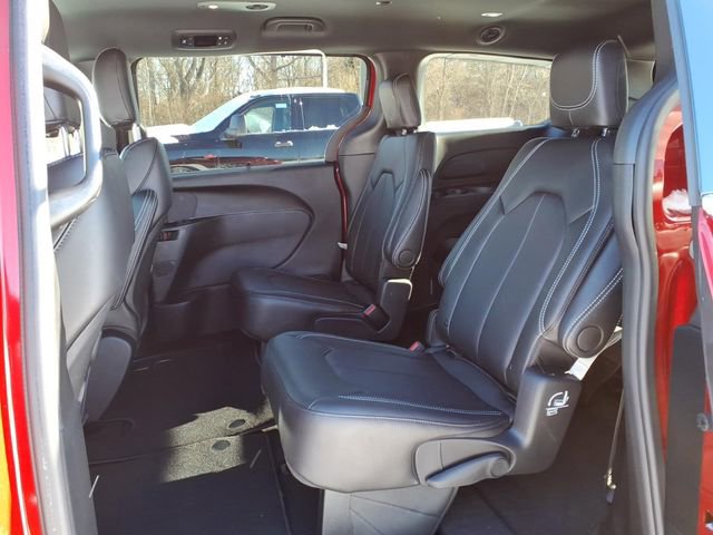 New 2026 Chrysler Pacifica Select image 24