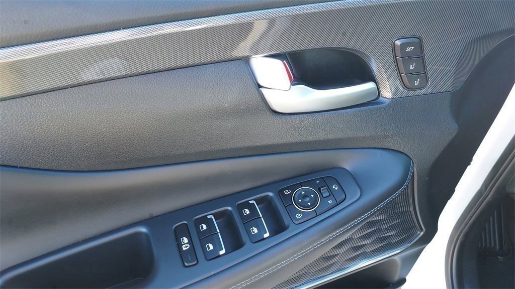 Used 2021 Hyundai Santa Fe Limited image 11