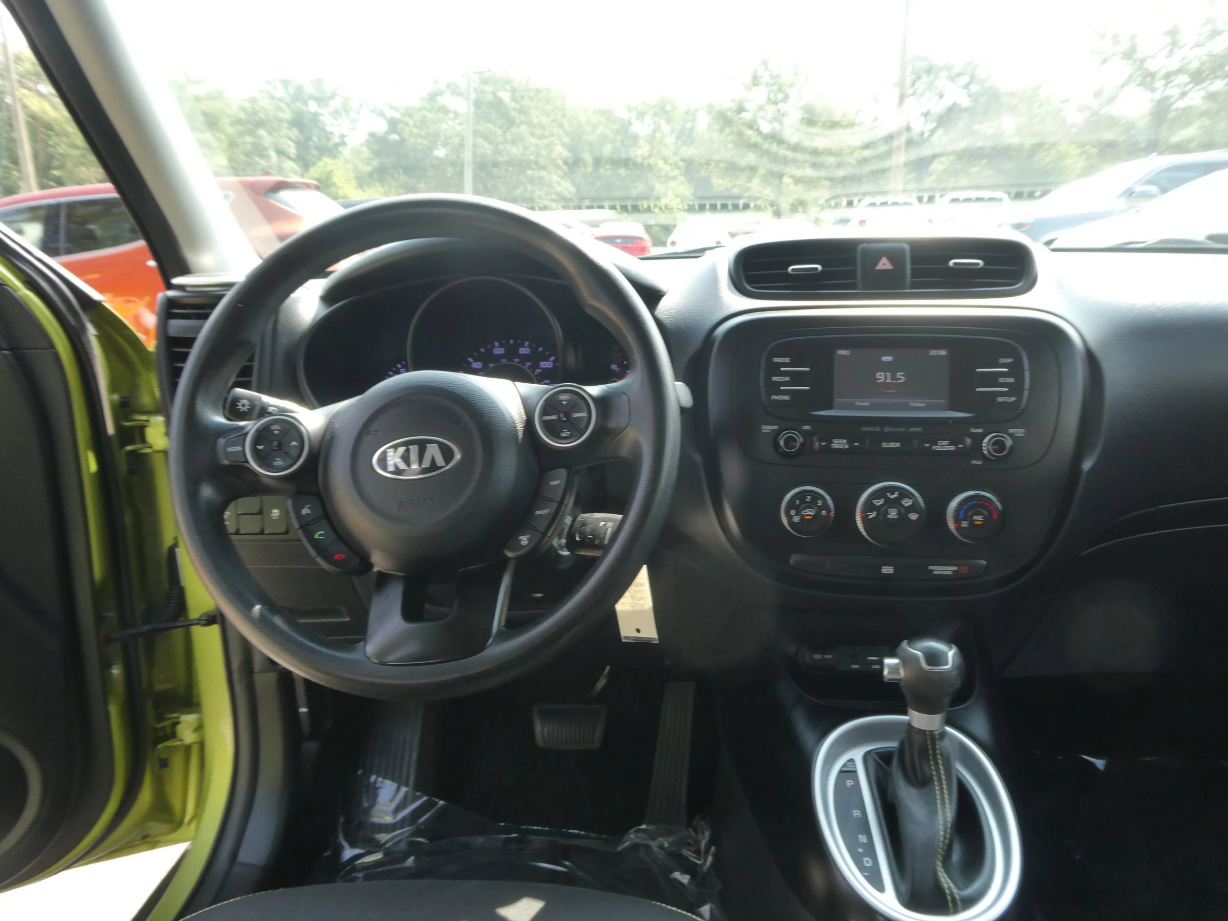 Used 2016 Kia Soul + FWD image 13