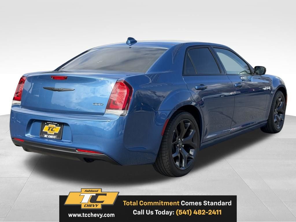 Used 2021 Chrysler 300 Touring w/ Sport Appearance Package RWD image 5