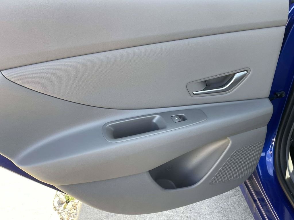 New 2025 Hyundai Elantra Sport FWD image 11