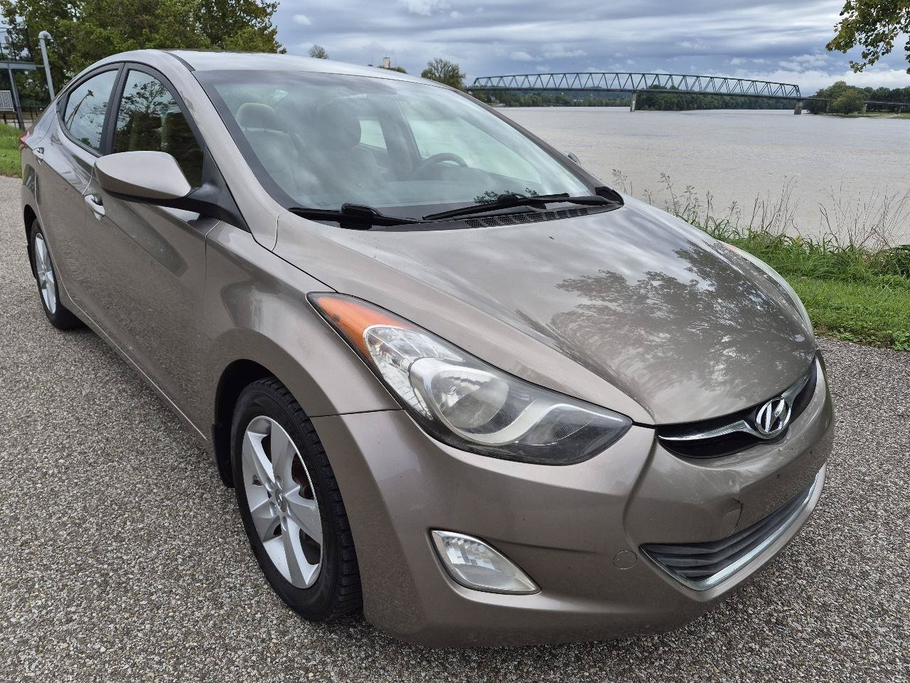 Used 2013 Hyundai Elantra GLS w/ Preferred Pkg FWD image 4