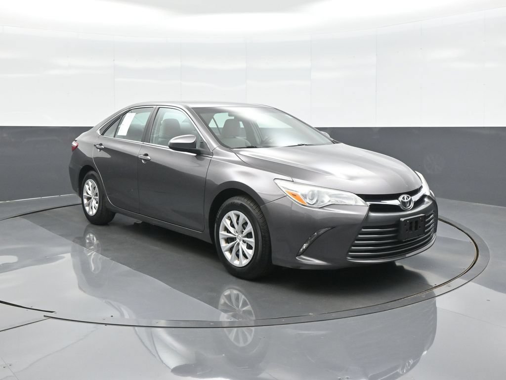 Used 2016 Toyota Camry LE FWD image 1