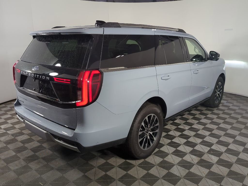 Used 2025 Ford Expedition Platinum AWD/4WD image 12
