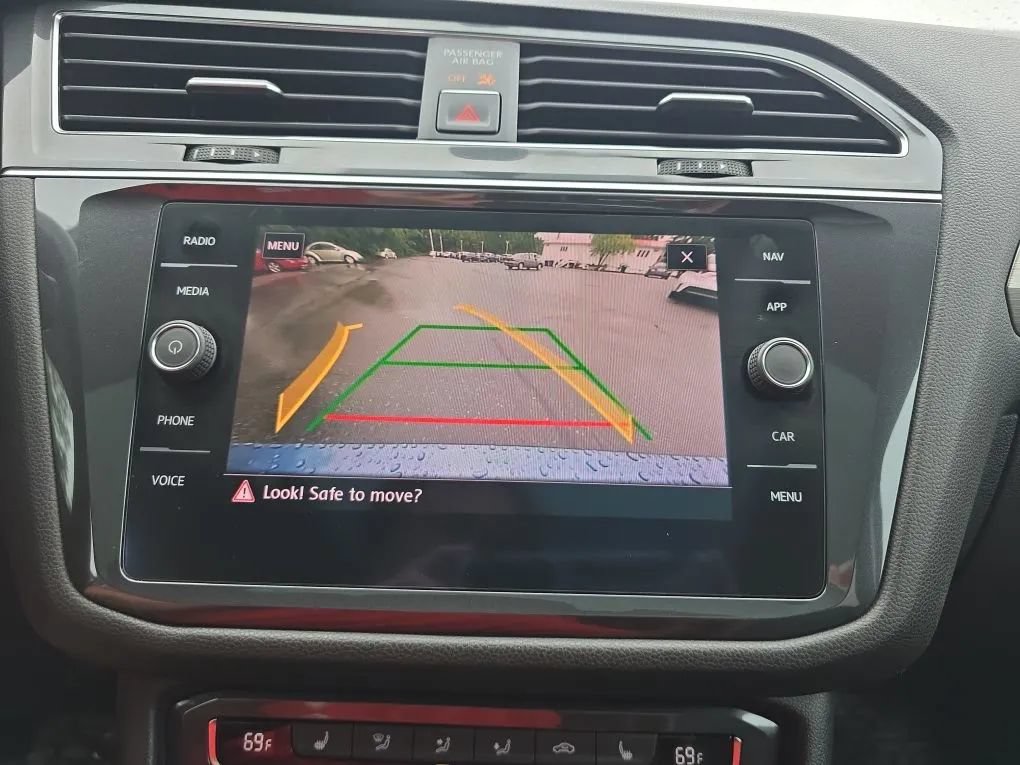 Used 2018 Volkswagen Tiguan SEL AWD/4WD image 32