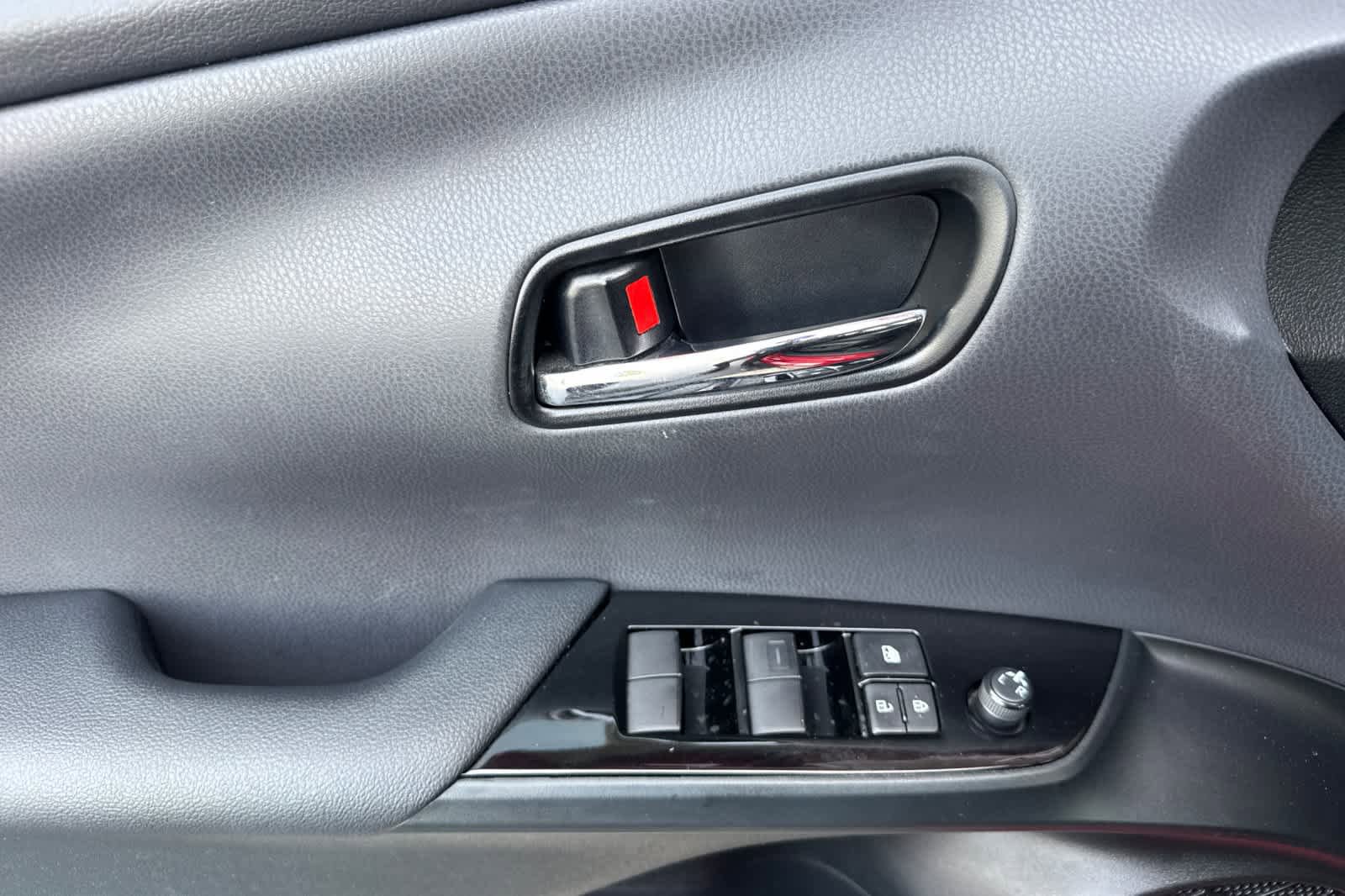 Used 2021 Toyota Prius Prime XLE FWD image 12