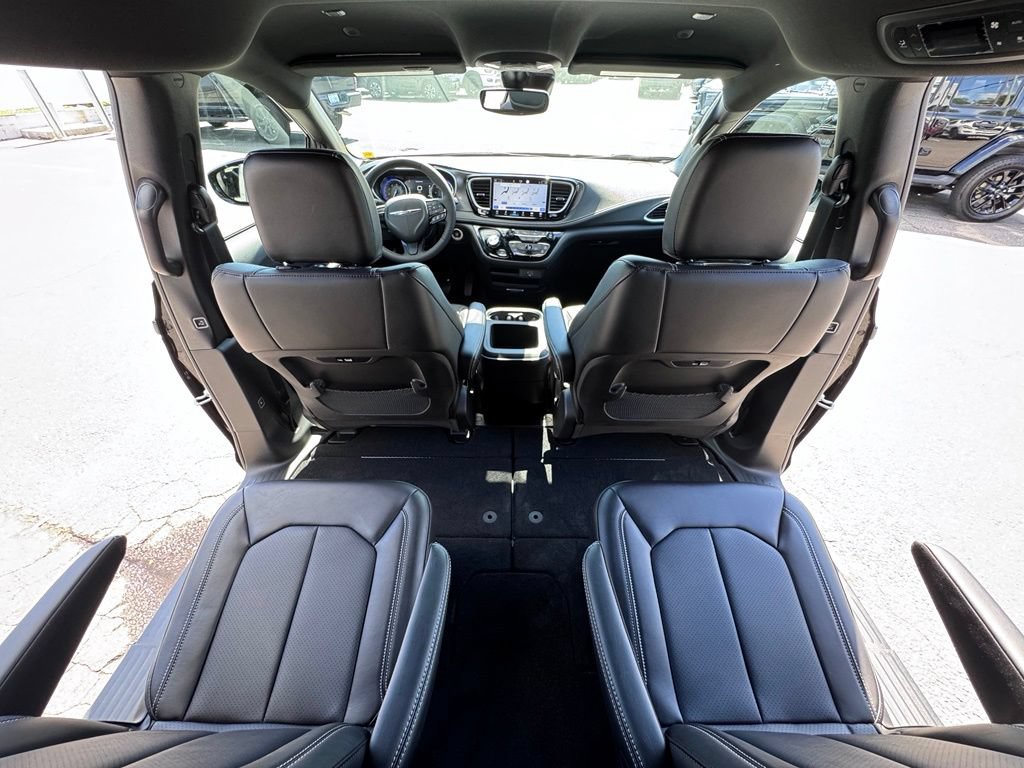 Used 2026 Chrysler Pacifica Select w/ S Appearance Package FWD image 25