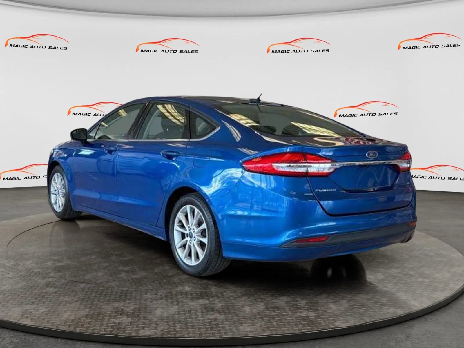 Used 2017 Ford Fusion SE w/ Fusion SE Technology Package image 4