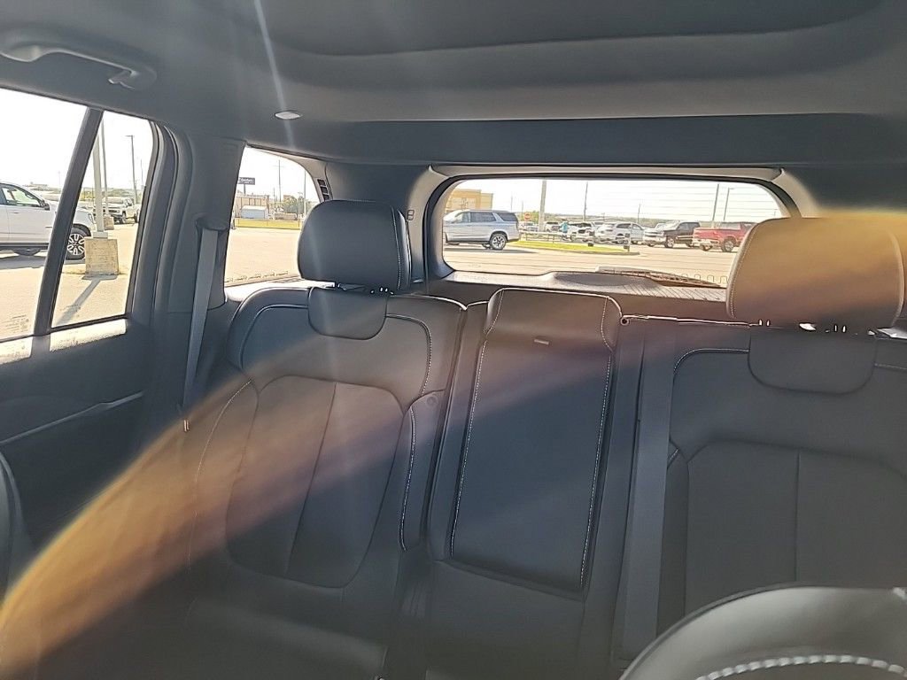 Used 2024 Jeep Grand Cherokee Limited image 7