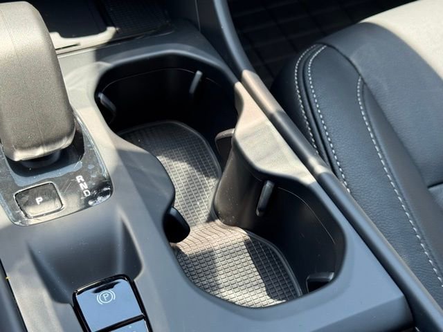 New 2025 Volvo XC40 B5 Core w/ Climate Package image 33