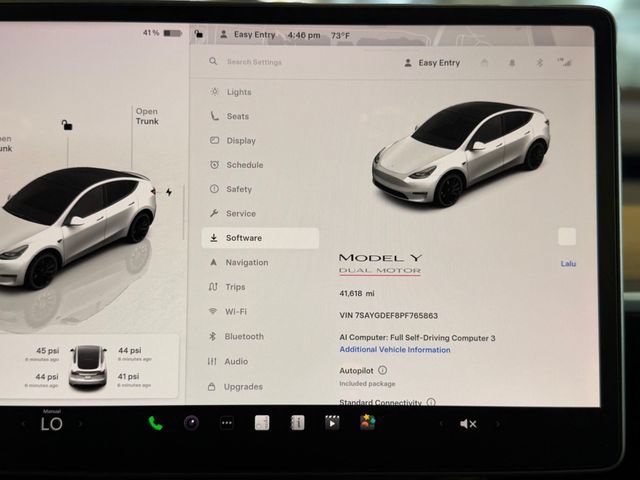 Used 2023 Tesla Model Y Performance AWD/4WD image 32