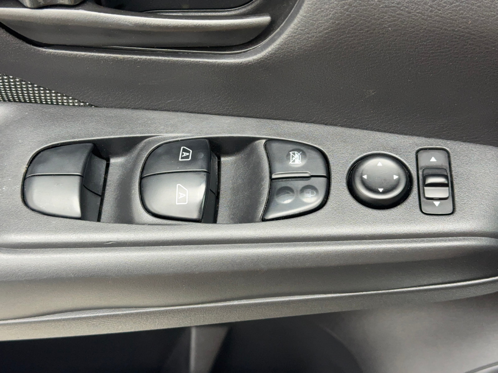 Used 2020 Nissan Kicks S FWD image 22