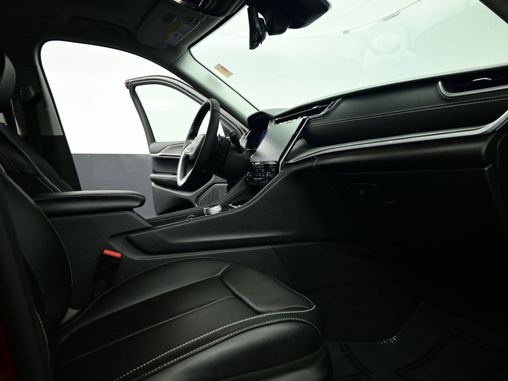 Used 2024 Jeep Grand Cherokee L Limited w/ Luxury Tech Group II image 28