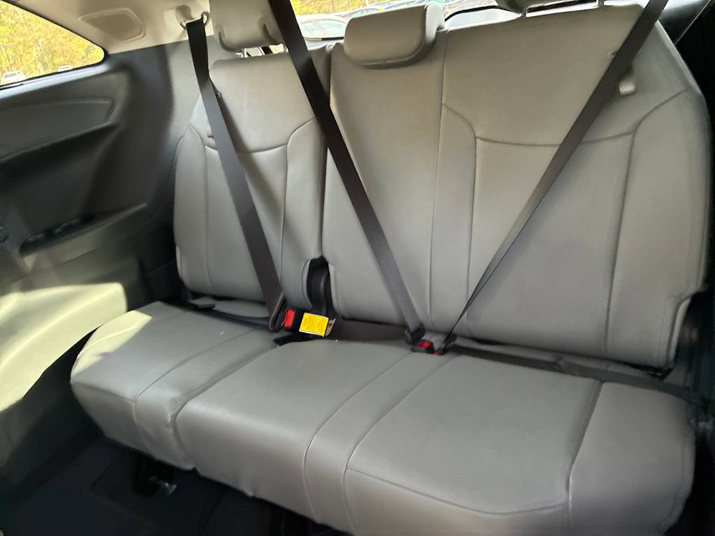 New 2026 Toyota Sienna XLE image 17