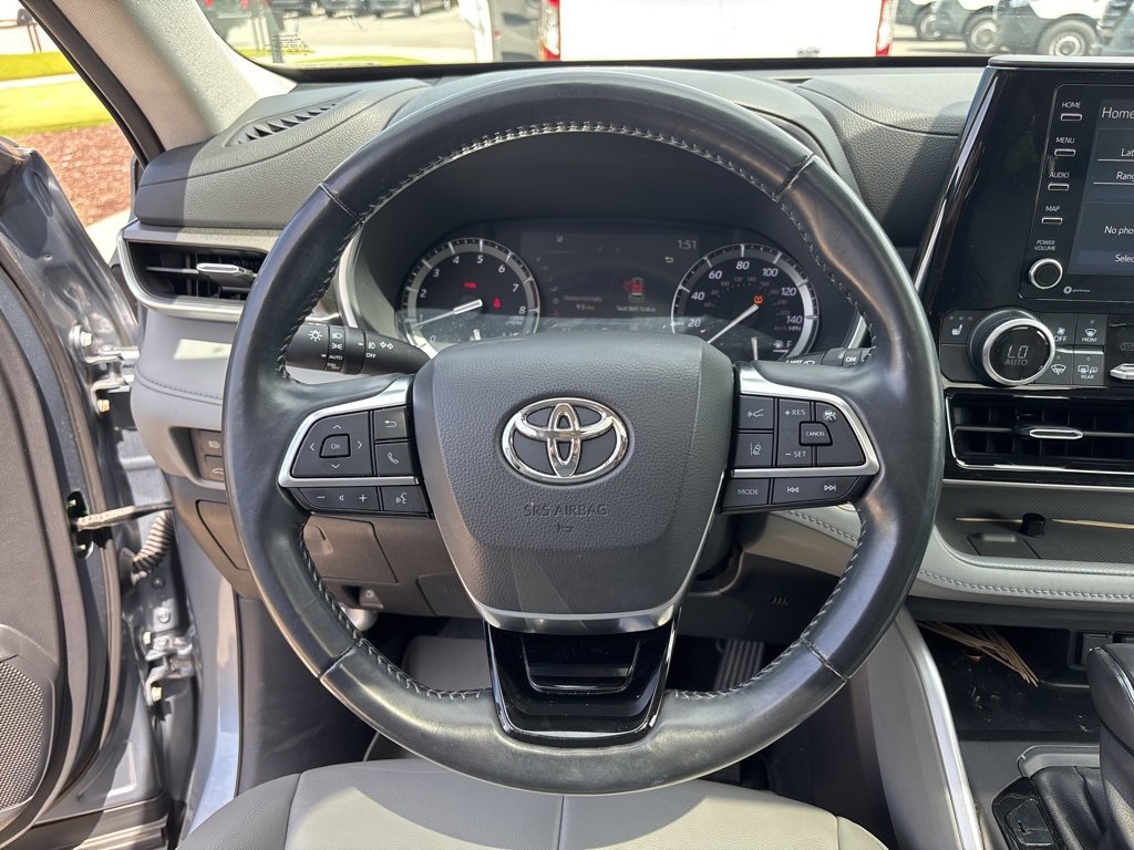 Used 2021 Toyota Highlander XLE image 29