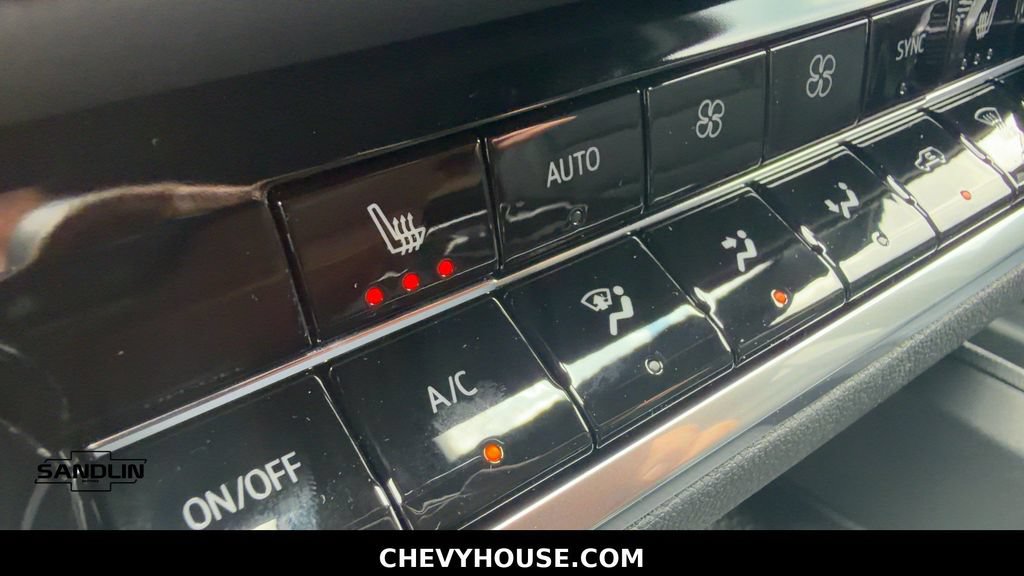 New 2027 Chevrolet Equinox LT w/ Convenience Package II FWD image 30