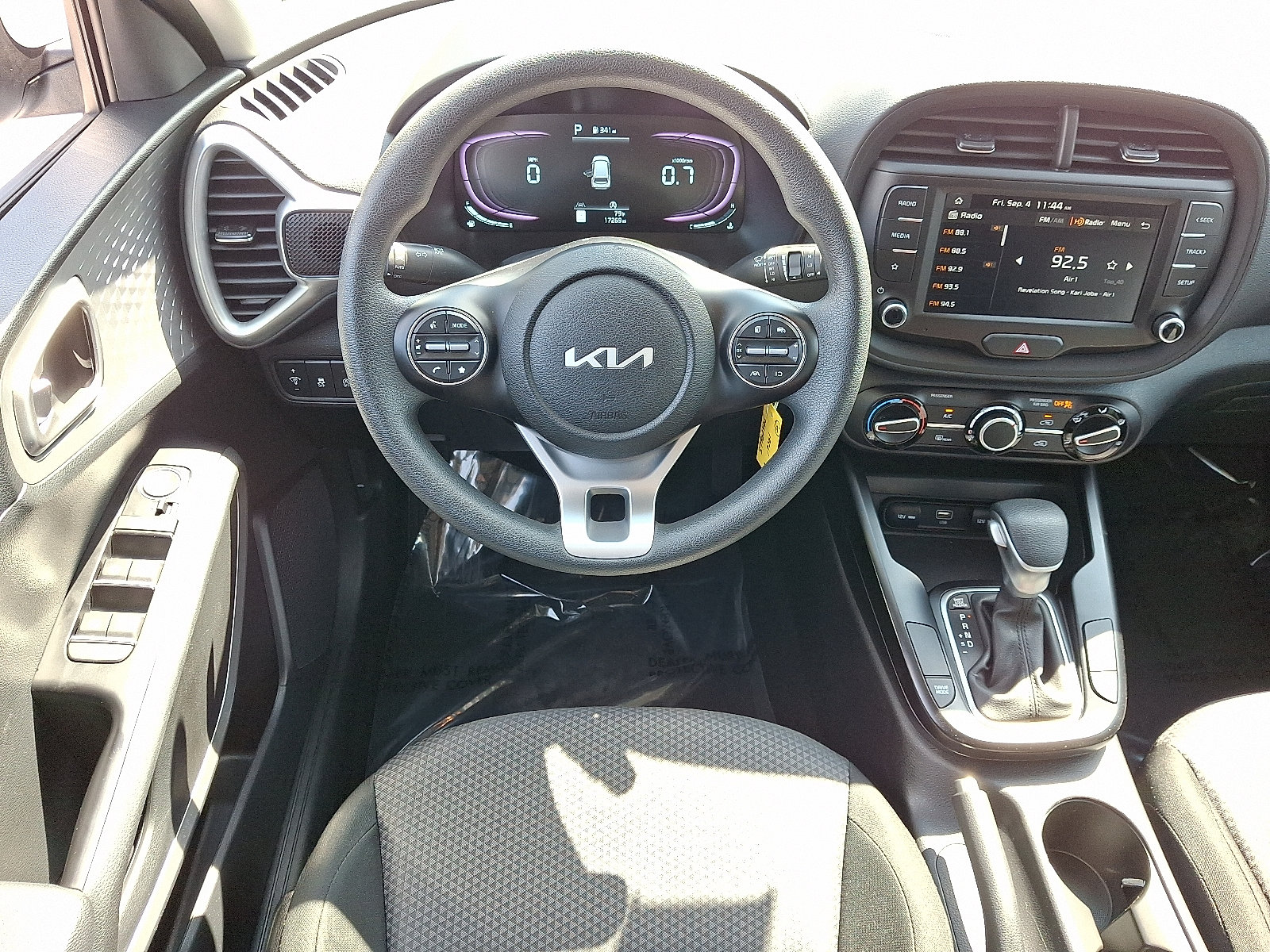 Certified 2025 Kia Soul LX w/ LX Technology Package FWD image 11