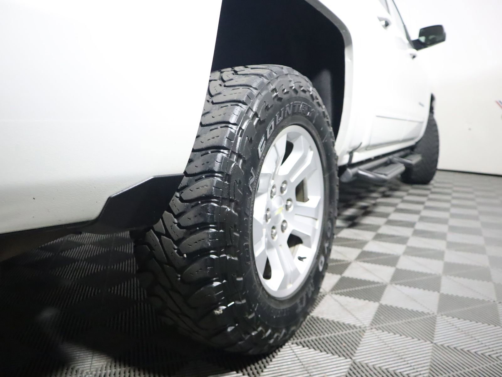 Used 2018 Chevrolet Silverado 1500 LT w/ All Star Edition AWD/4WD image 8
