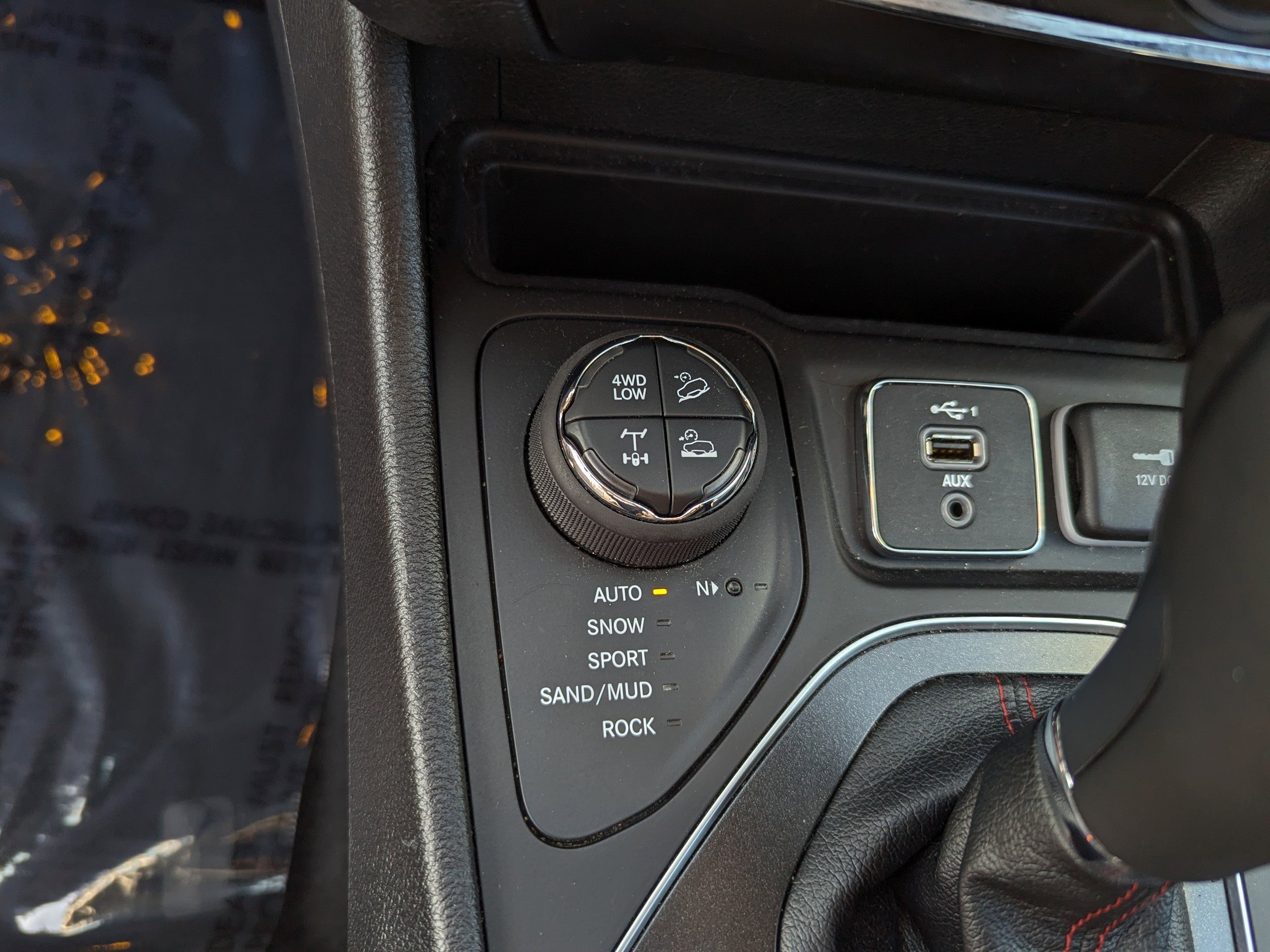 Used 2021 Jeep Cherokee Trailhawk w/ Premium Leather Package image 26