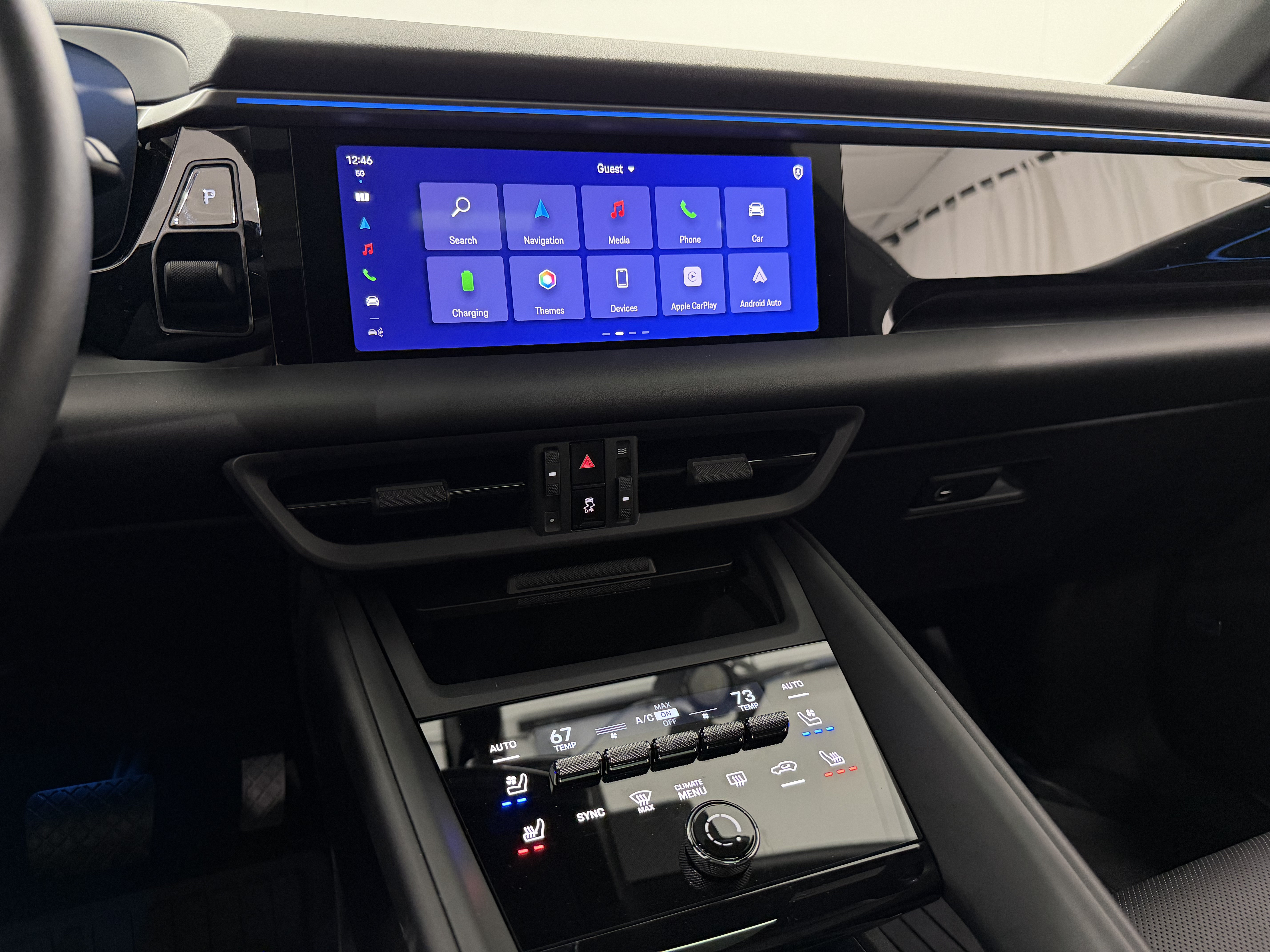 Certified 2025 Porsche Macan Electric RWD image 35