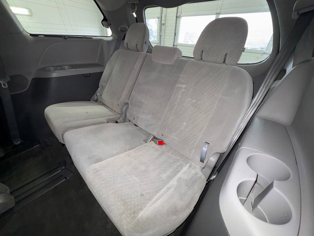 Used 2019 Toyota Sienna LE image 23