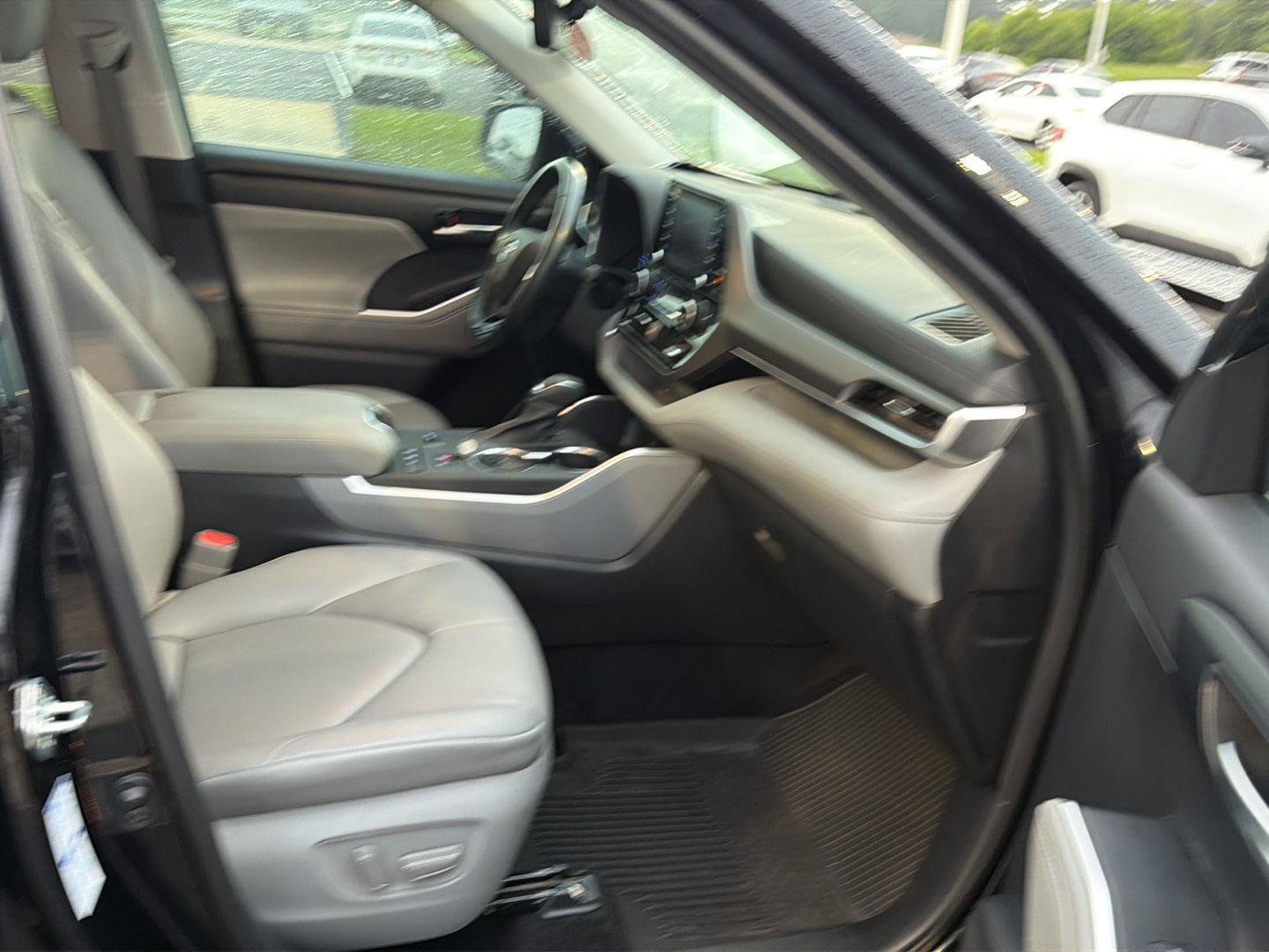 Certified 2021 Toyota Highlander XLE AWD/4WD image 13