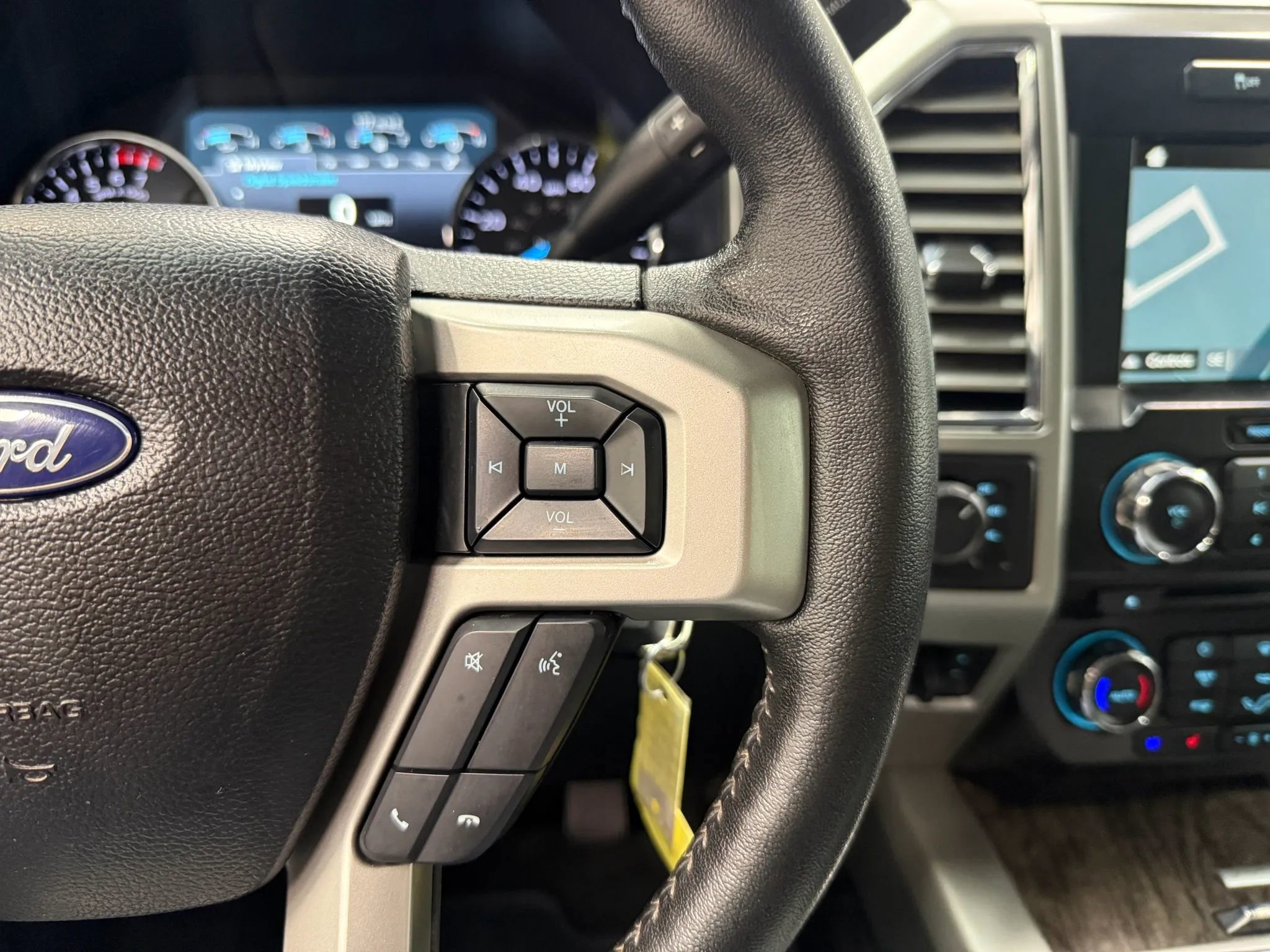 Used 2017 Ford F350 Lariat AWD/4WD image 28