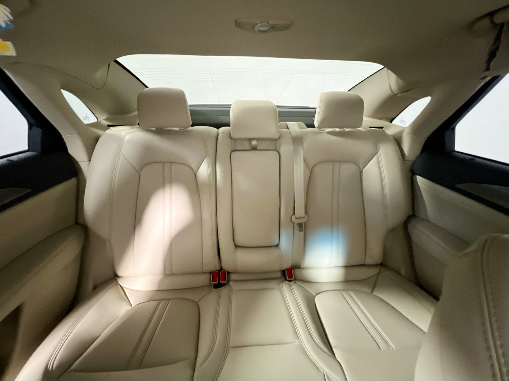 Used 2020 Lincoln MKZ w/ Convenience Package FWD image 33