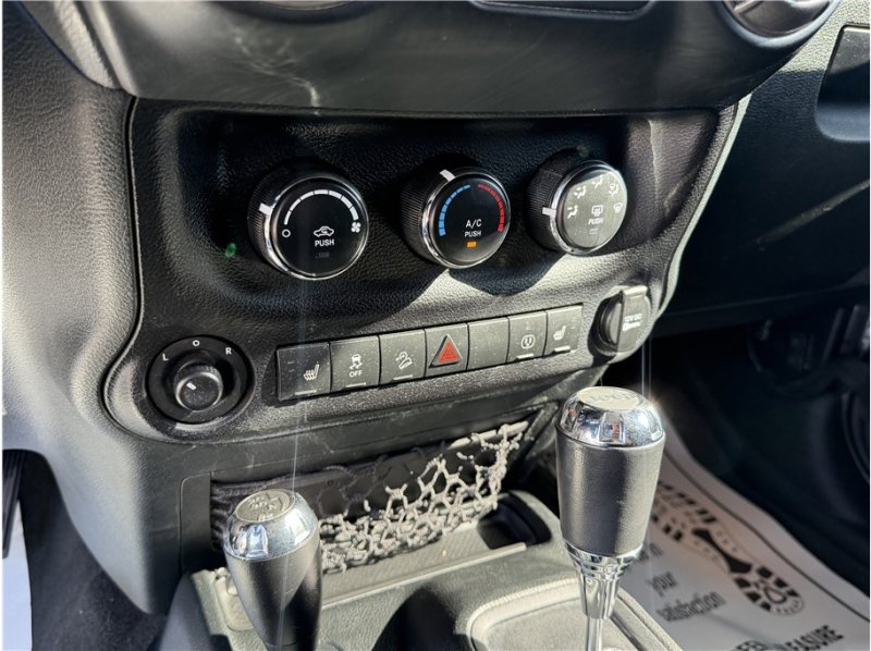 Used 2018 Jeep Wrangler Unlimited Sport image 33