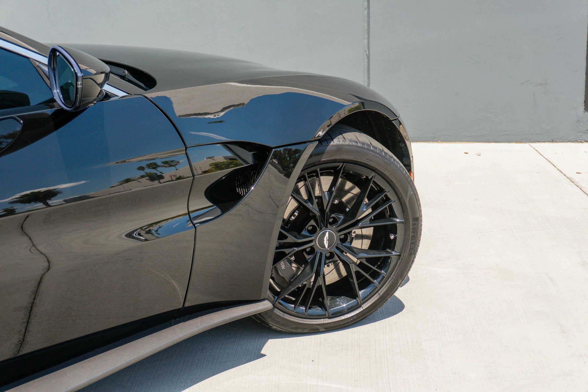 Used 2020 Aston Martin V8 Vantage Coupe image 36