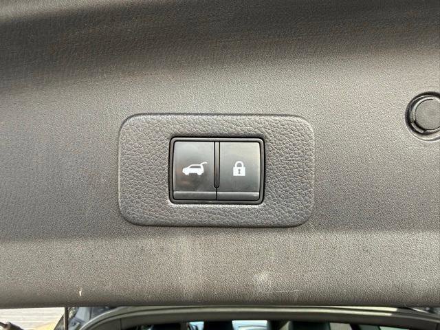 Used 2023 Nissan Armada SL w/ Midnight Edition Package image 8