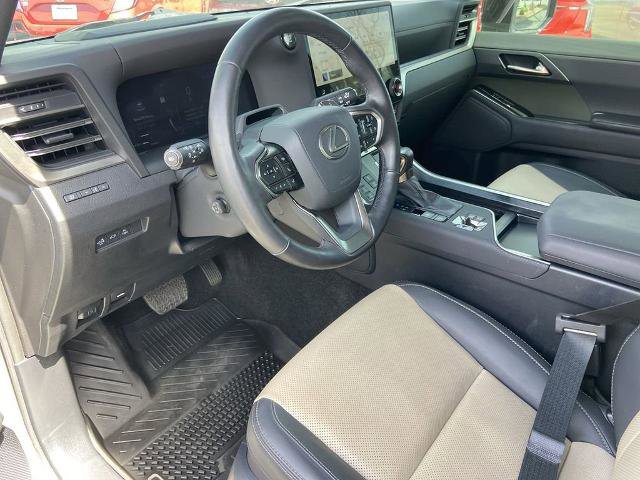 Used 2024 Lexus GX 550 AWD/4WD image 6