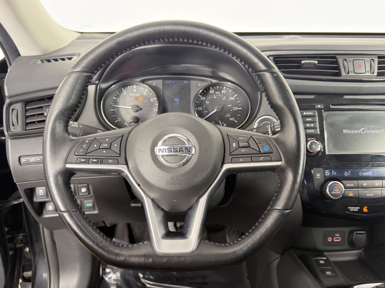 Used 2020 Nissan Rogue SV w/ Premium Package AWD/4WD image 16