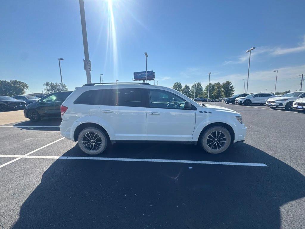 Used 2018 Dodge Journey SE w/ Connectivity Group FWD image 6