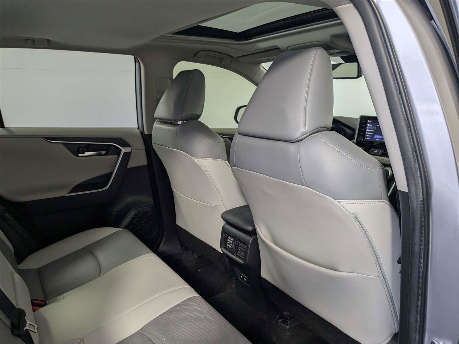 Used 2019 Toyota RAV4 Limited w/ Cold Weather Package image 9