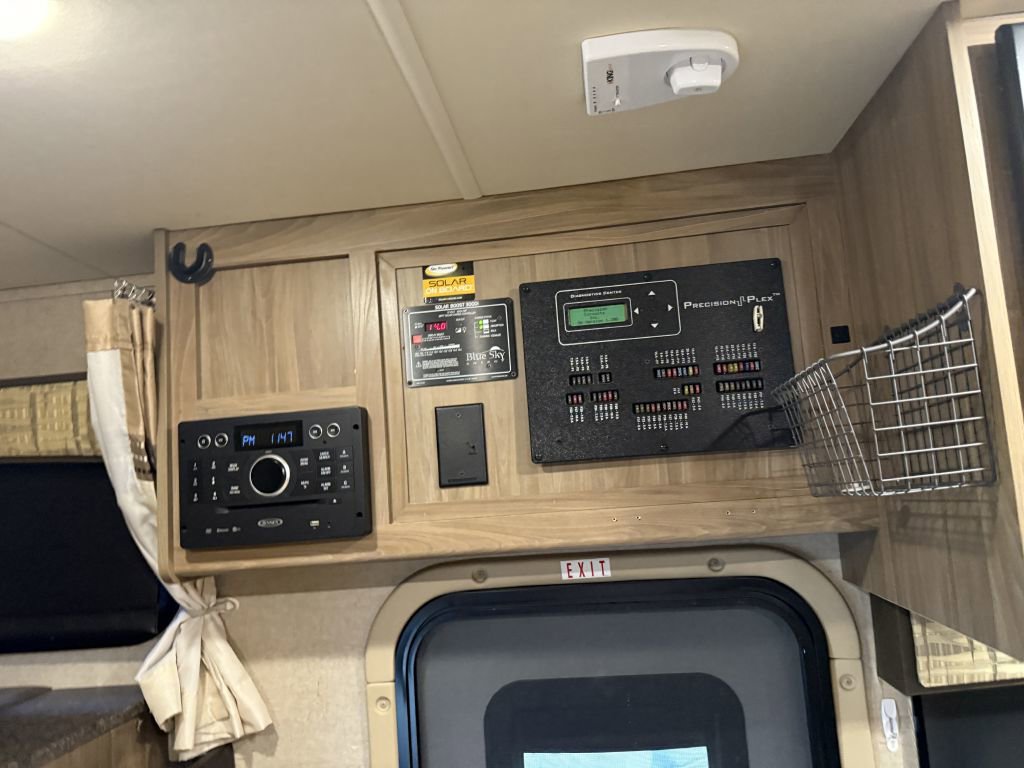 Used 2017 Ford E-450 and Econoline 450 Super Duty w/ Motorhome Prep Package image 55