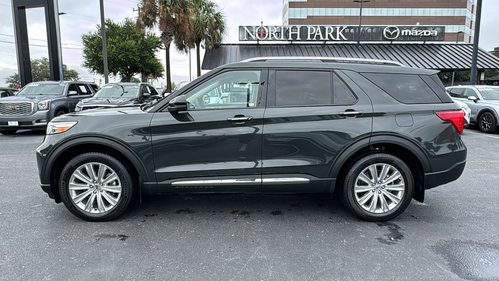 Used 2022 Ford Explorer Limited w/ Hybrid Equipment Group 310A AWD/4WD image 4