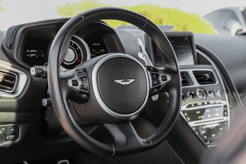 Used 2020 Aston Martin DB11 Coupe image 13