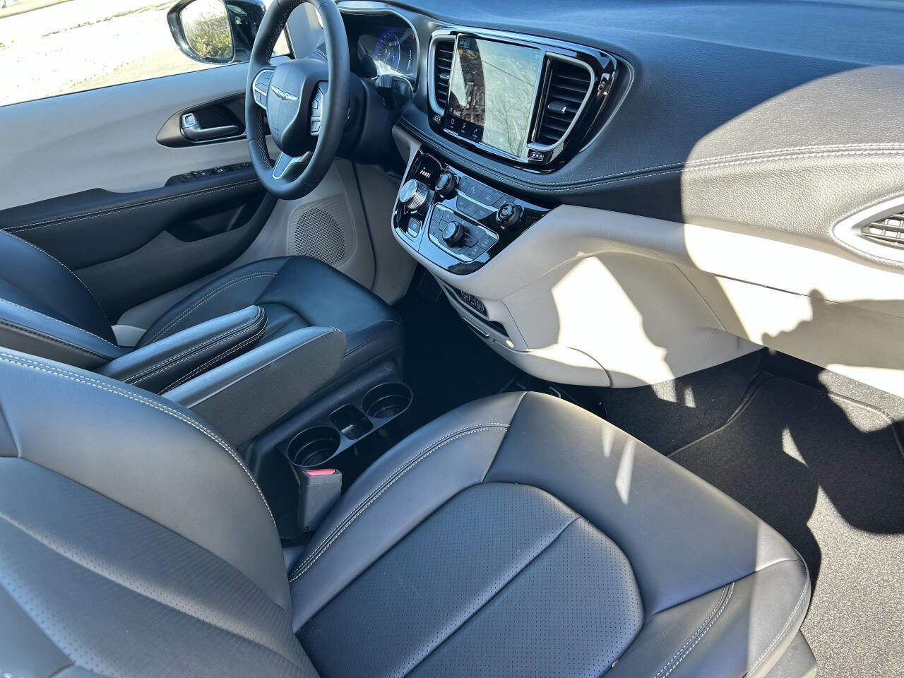 Used 2024 Chrysler Pacifica Touring-L image 24