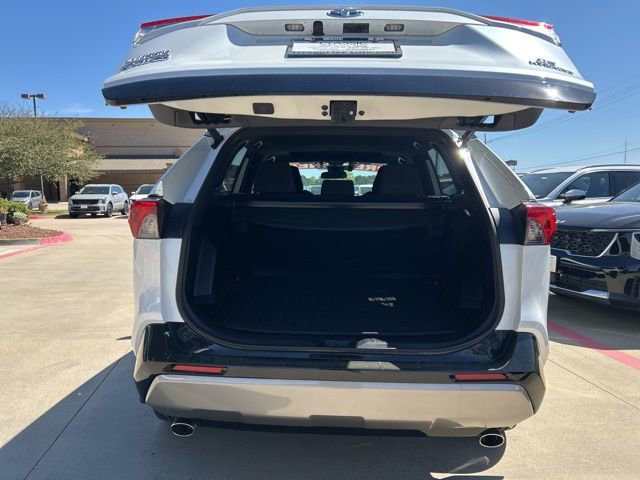 Used 2023 Toyota RAV4 SE w/ Convenience Package image 9