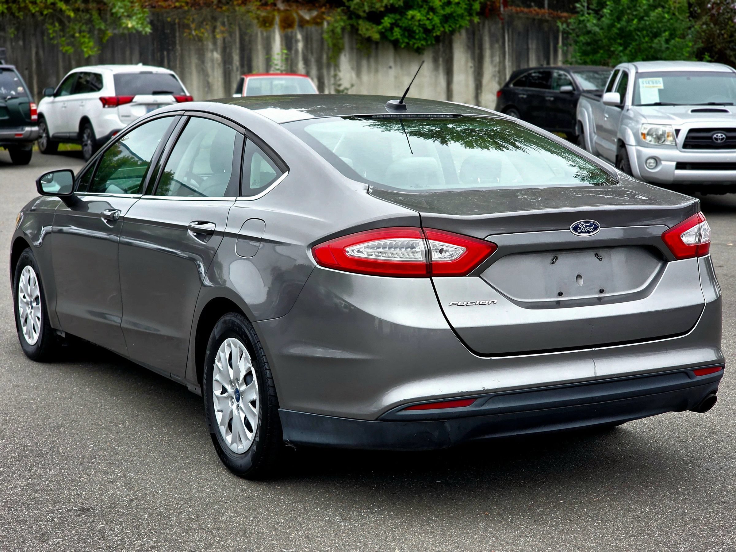 Used 2013 Ford Fusion S FWD image 9