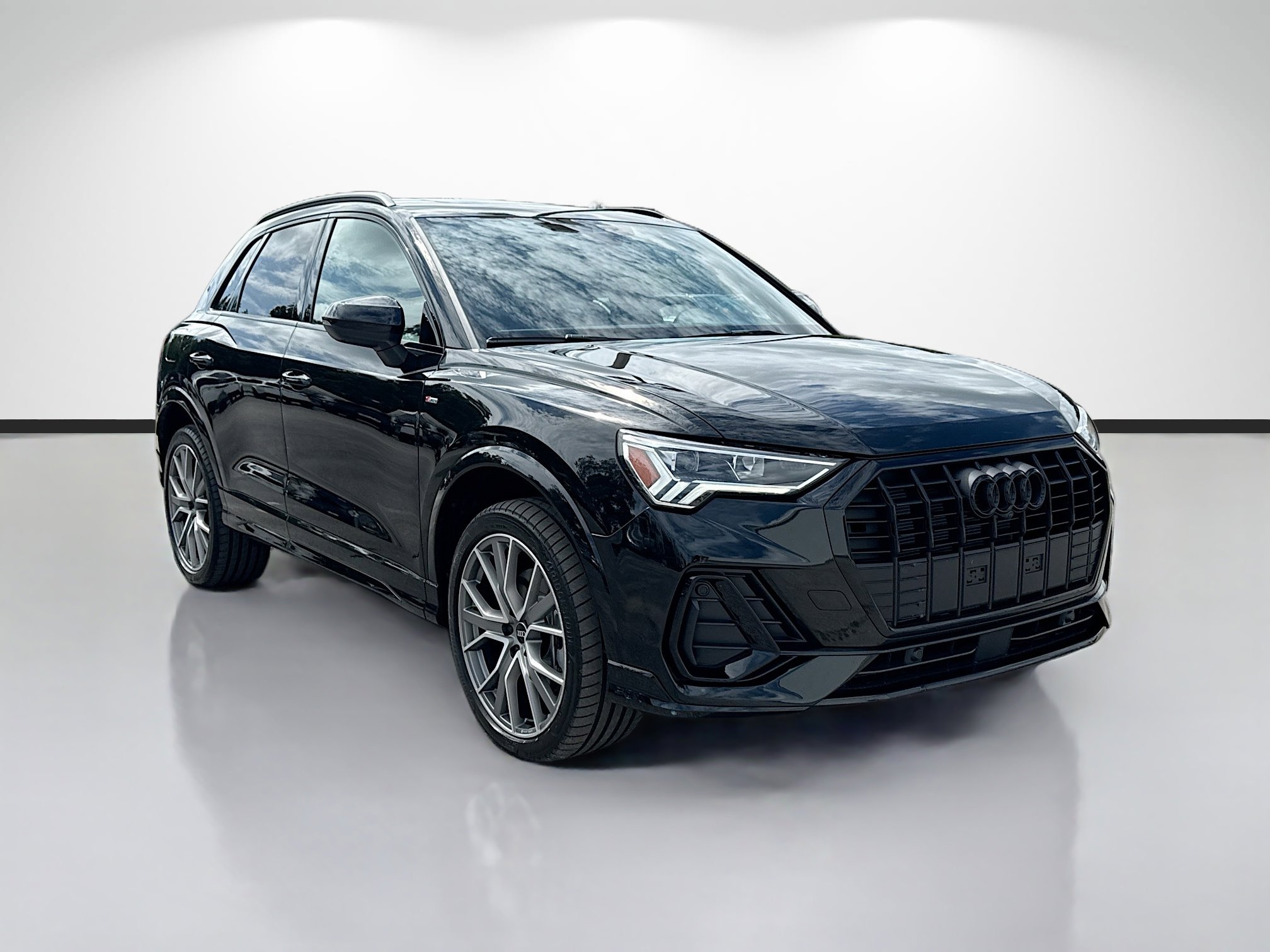 Used 2025 Audi Q3 2.0T Premium Plus AWD/4WD image 1