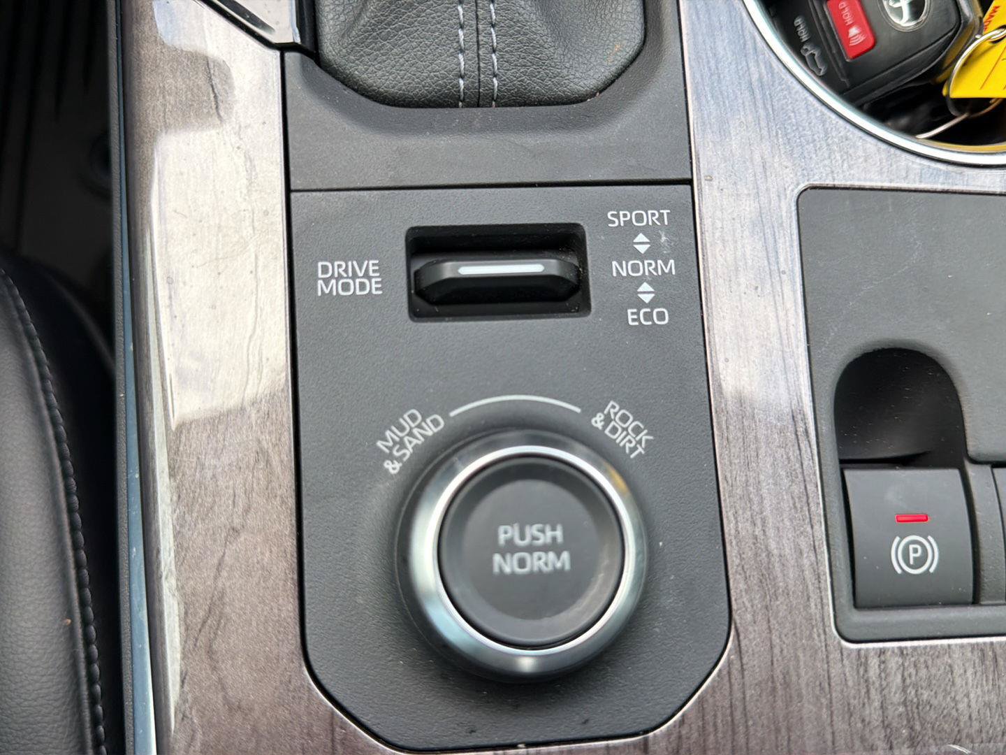 Used 2024 Toyota Highlander Limited AWD/4WD image 29